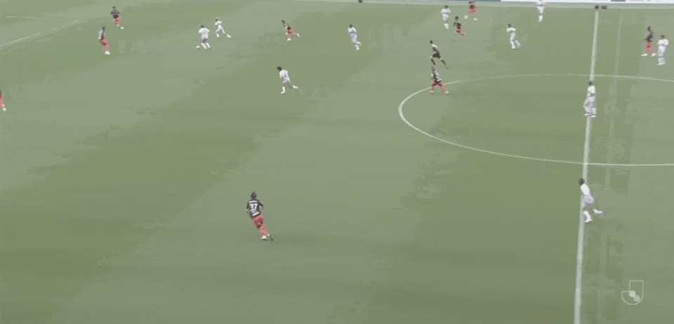 ⚽日职乙半场：卡普里尼造险，RB大宫松鼠暂0-0爱媛FC