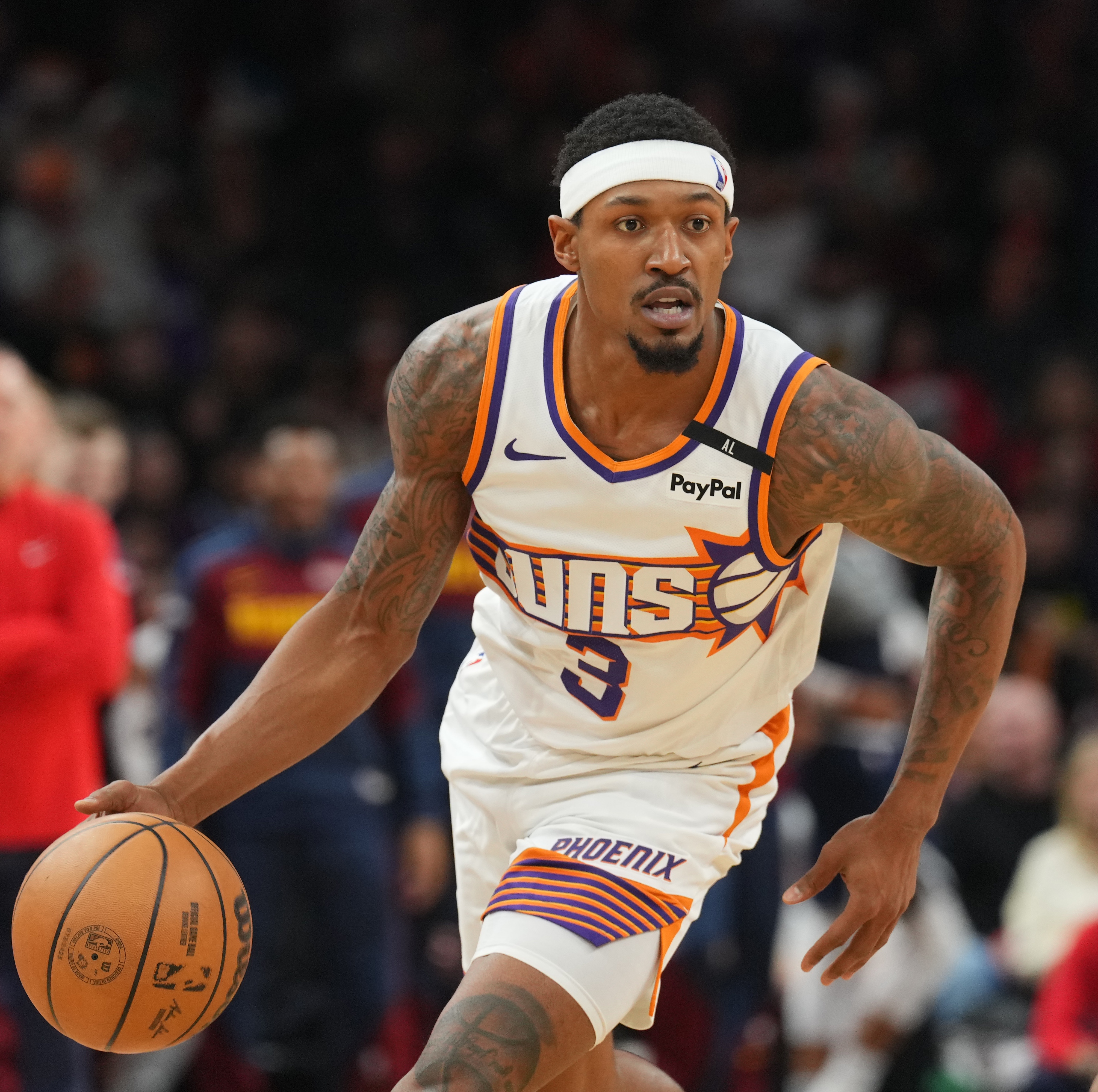 名记:太阳本希望比尔能放弃超1390万 双方就此进行多次激烈谈判