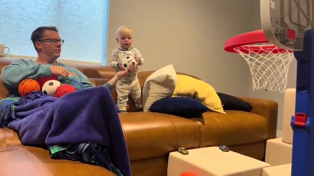 jiuyou官网-🥰湖人勇士报价多少？小婴儿篮球天赋爆棚 不开玩笑比库里强