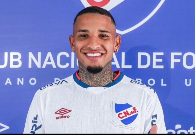 可怕！乌拉圭球员赛场休克，重症监护中…