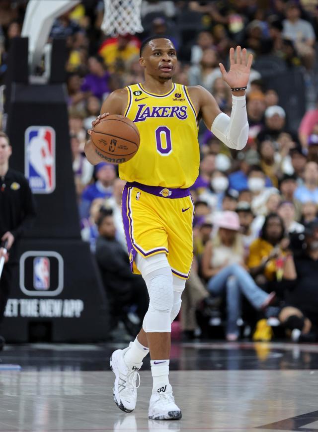 在线娱乐-1胜5负结束季前赛 惨败国王47分！湖人问号重重